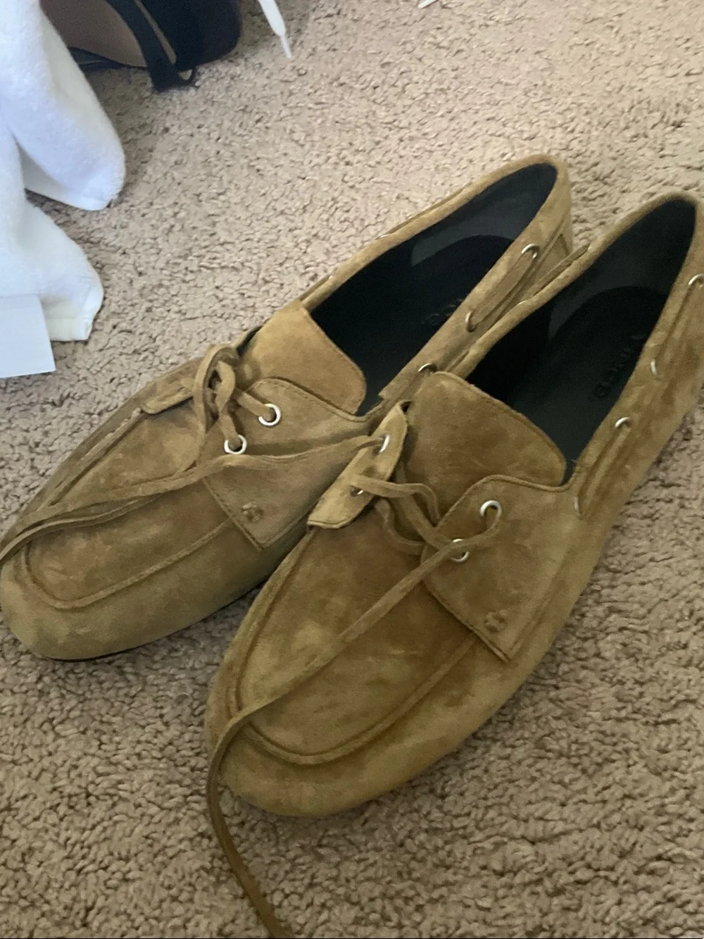 Vince suede upper